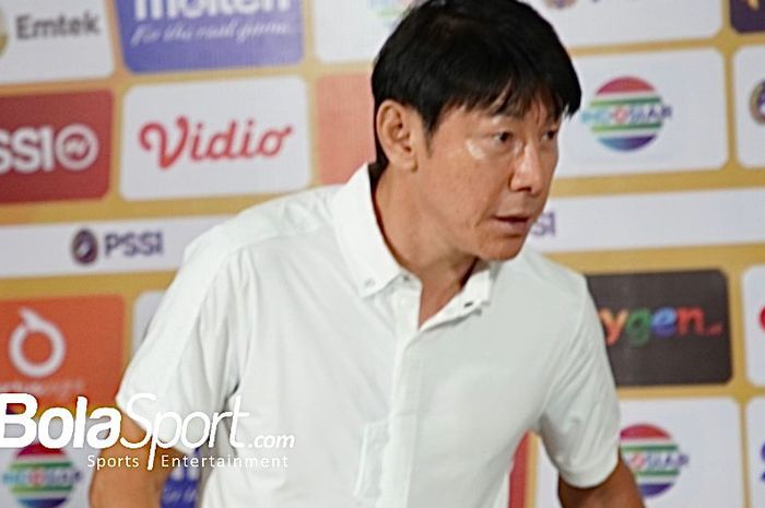 Pelatih timnas U-19 Indonesia, Shin Tae-yong, setelah laga melawan Thailand di Grup A Piala AFF U-19 2022, Rabu (6/7/2022) di Stadion Patriot Candrabhaga, Bekasi.
