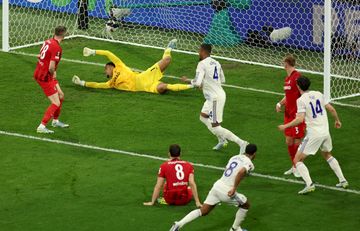 Gol cantik Youri Tielemans membuka pesta Aston Villa saat berhasil menjuarai Liga Europa 2025-2026 usai menumpas Freiburg di partai final dengan skor meyakinkan, Kamis (21/5/2026) dini hari WIB.
