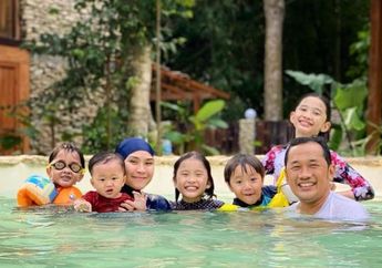 Penampakan Kolam Renang di Rumah Artis Zaskia Adya Mecca dan Hanung Bramantyo Jadi Sorotan,Berkesan Unik dengan Lukisan Karikatur Lucu