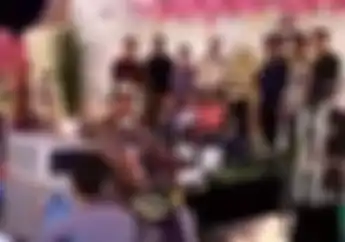 Jalan Ditutup, Pedagang Nekat Terobos Acara Pesta Pernikahan, Tamu pada Melongo