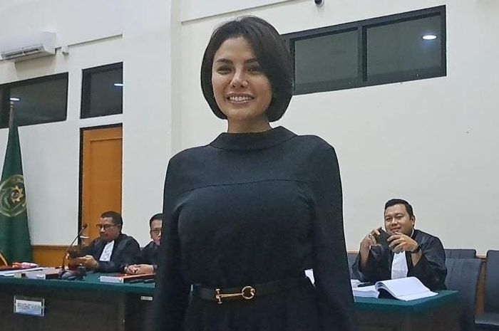 Nikita Mirzani menjalani sidang lanjutan kasus dugaan pencemaran nama baik di Pengadilan Negeri Serang, Banten, Senin (12/12/2022).