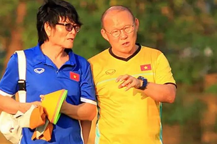 Mantan pelatih Vietnam Park Hang-seo bersama Dokter Tim Vietnam Choi Ju-young