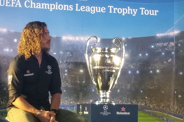 Eks kapten Barcelona, Carles Puyol, dalam acara tur trofi Liga Champions di Beer Hall, Jakarta, Senin (11/3/2019).