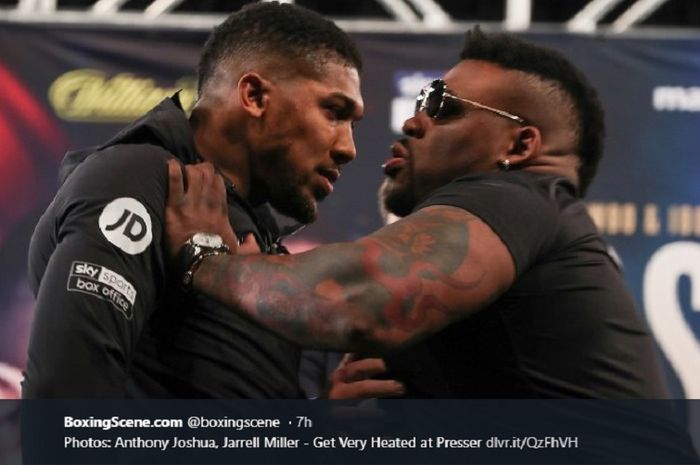 Momen saat Anthony Joshua (kiri) dan Jarrell Miller (kanan) saling berhadapan dalam sesi konferensi pers yang berlangsung pada Selasa (19/2/2019).