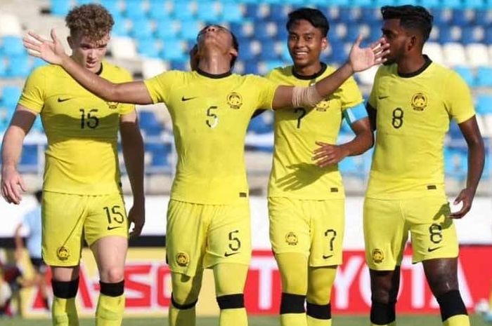 Selebrasi para pemain Timnas U-23 Malaysia usai mencetak gol ke gawang Filipina di Kualifikasi Piala Asia U-23 2024.