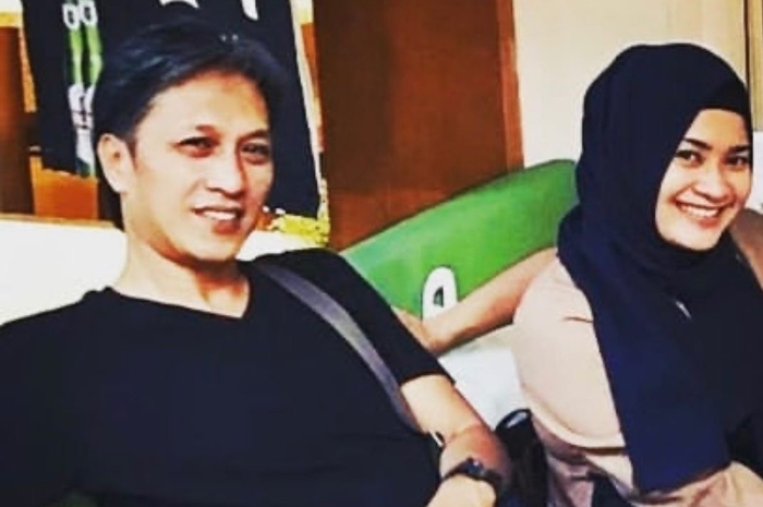 Dalam keterangan foto Ikke Nurjanah berpose bareng pria tampan itu, Evie Tamala merasa sangat kehilangan sosok tercinta.