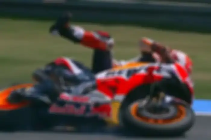 Marc Marquez saat terjatuh di FP3 MotoGP Thailand