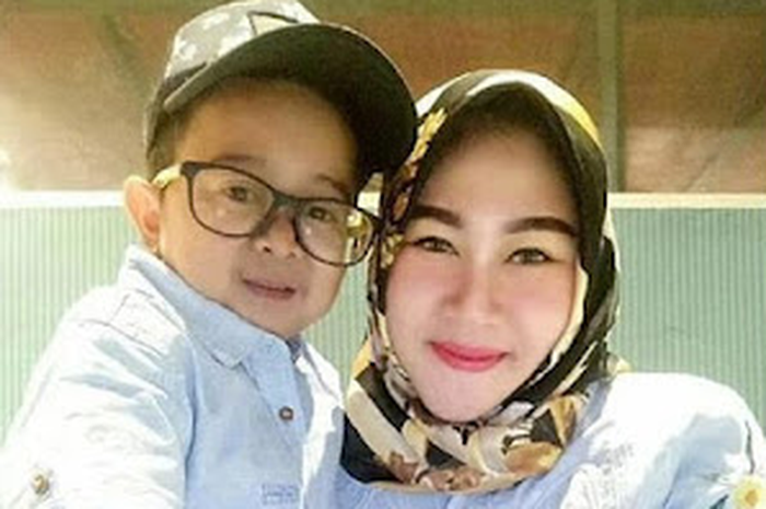 Shelvie Hana Wijaya gugat cerai Daus Mini.