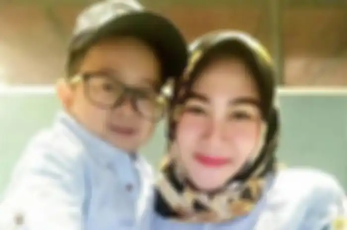 Shelvie Hana Wijaya gugat cerai Daus Mini.
