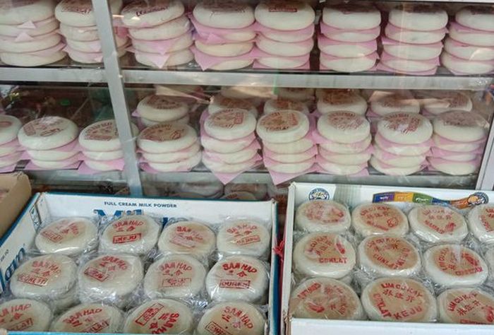 Kue roda adalah jenis kue bulan yang berkembang oleh kalangan peranakan Tionghoa di Indonesia, untuk merayakan Festival Pertengahan Musim Gugur.