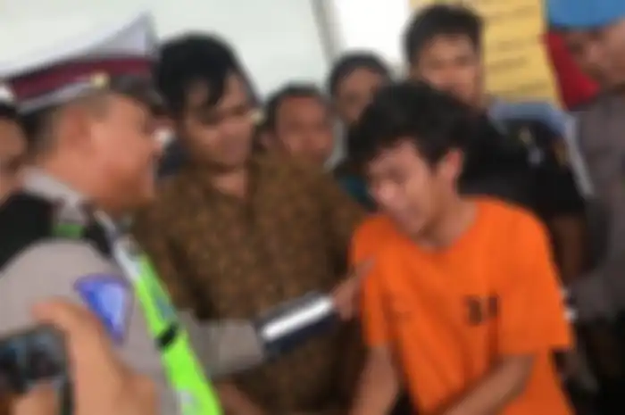 Pemotor yang rusak Honda Scoopy saat ditilang polisi terancam 4 tahun penjara.