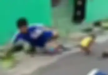 Video Satu Bocah Jadi Korban Monyet Ugal-ugalan, Warganet Ngakak Enggak Karuan