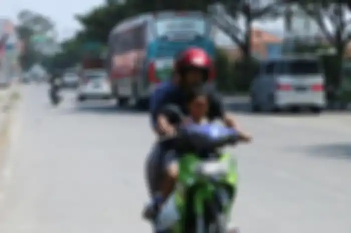 Pilih penjara 2 bulan atau denda Rp 500 ribu buat pemotor bandel yang masih sering lawan arah.
