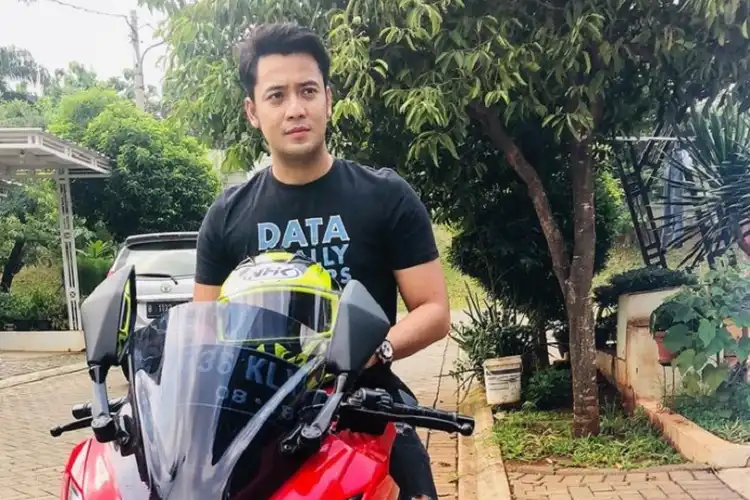 Kriss Hatta Dihujat Netizen Gara-gara Pacar Baru, Motor yang Dipakai Sunmori Bikin Melongo