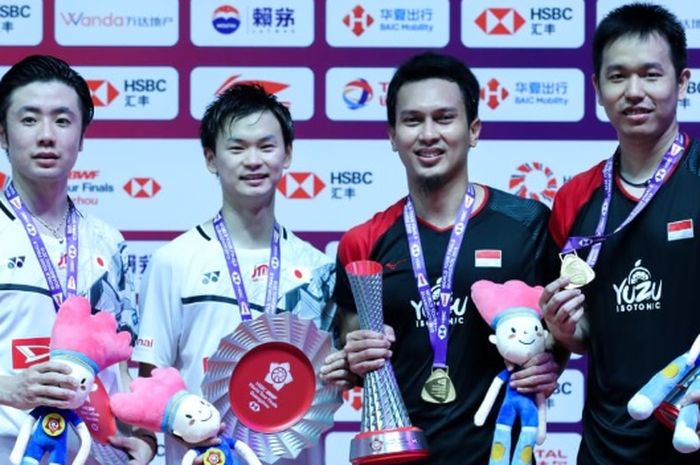 Pasangan ganda putra Indonesia, Mohammad Ahsan/Hendra Setiawan berhasil meraih gelar ketiganya dalam BWF World Tour Finals 2019 setelah menumbangkan Hiroyuki Endo/Yuta Watanabe (Jepang) di Tianhe Gymnasium, Guangzhou, China, Minggu (15/12/2019).