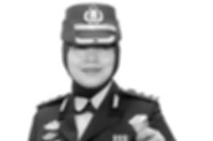  Foto Kapolres Subang AKBP Sumarni memberi hadiah atau penghargaan kepada anggotanya digeruduk netizen di media sosial.