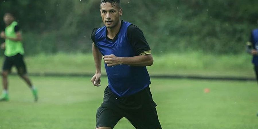 Raphael Maitimo Sambut Baik Kehadiran Gonzales di PSIM Yogyakarta