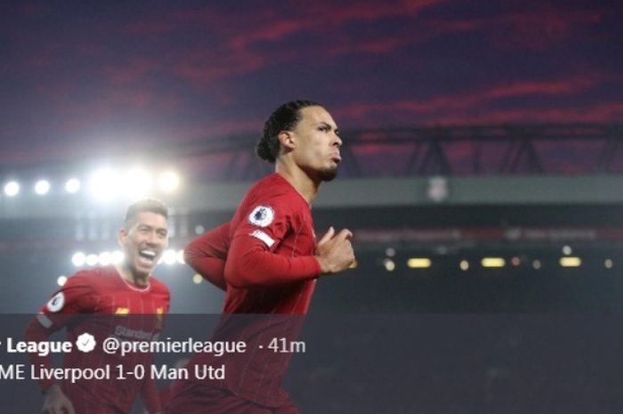 Bek Liverpool, Virgil van Dijk, melakukan selebrasi seusai menjebol gawang Manchester United dalam laga Liga Inggris di Anfield, Minggu (19/1/2020).