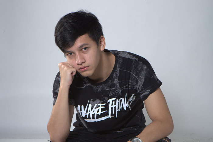 Jefri Nichol saat pemotretan eksklusif di studio HAI. 