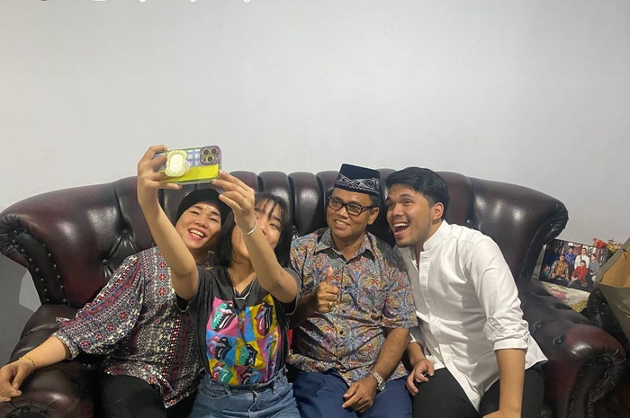 Thariq bertemu orang tua Fuji