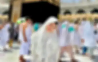 Banyak Titip Doa Terutama untuk Vanessa Angel dan Bibi Andriansyah, Faisal Berderai Air Mata Lepas Anak Bontotnya Berangkat Umrah: Memang Ditakdirkan Tuhan