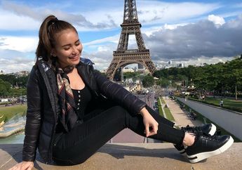 Bak Langit dan Bumi dengan Istana Mewahnya di Gang Depok yang Mencolok di Antara Rumah Tetangganya, Ayu Ting Ting Malah Pamer Mobil Barunya yang Diduga Angkot, Netizen: Jurusan Margonda Ya?