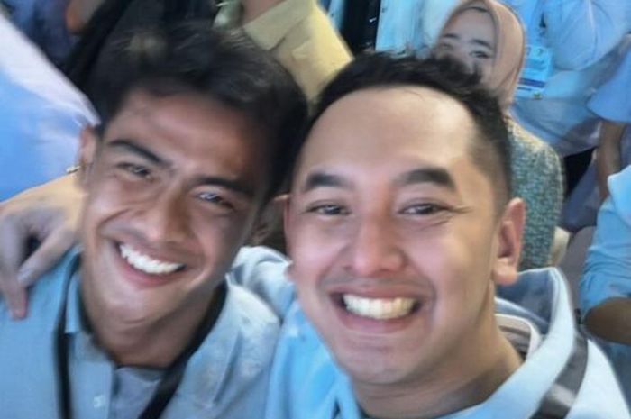 Bek timnas Indonesia, Pratama Arhan terpantau hadir dalam perayaan kemenangan hasil quick count Paslon Capres dan Cawapres No. 02, Prabowo Gibran pada Rabu (14/2/2024).