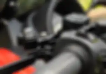 Cara Gampang Bikin  Yamaha XMAX Punya Rem Parkir