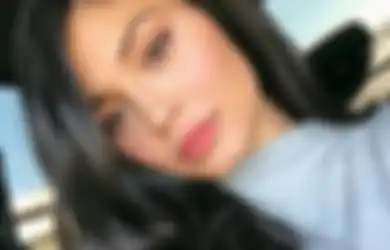 Yuk, Pilih Warna Lipstik yang Sesuai dengan Bentuk Bibir Kita!