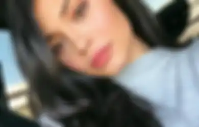 Yuk, Pilih Warna Lipstik yang Sesuai dengan Bentuk Bibir Kita!