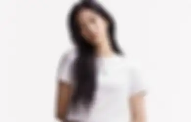 Potret Seksi Kazuha LE SSERAFIM dengan Calvin Klein Jadi Sorotan