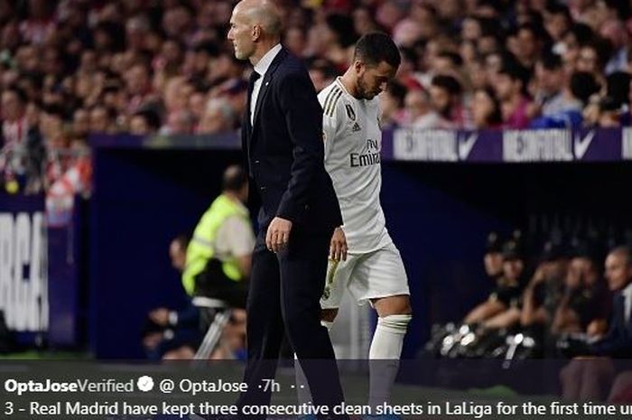 Eden Hazard saat ditarik ke luar lapangan oleh Zinedine Zidane.