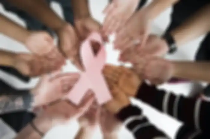 Dukung Aksi Pink Ribbon, Kemasan Khusus CHARM Bantu Perempuan Sadar Deteksi Dini Kanker Payudara