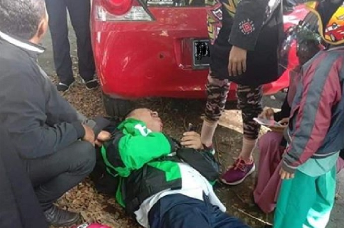 Driver ojol mengerang kesakitan jadi korban tabrak lari di Makassar.