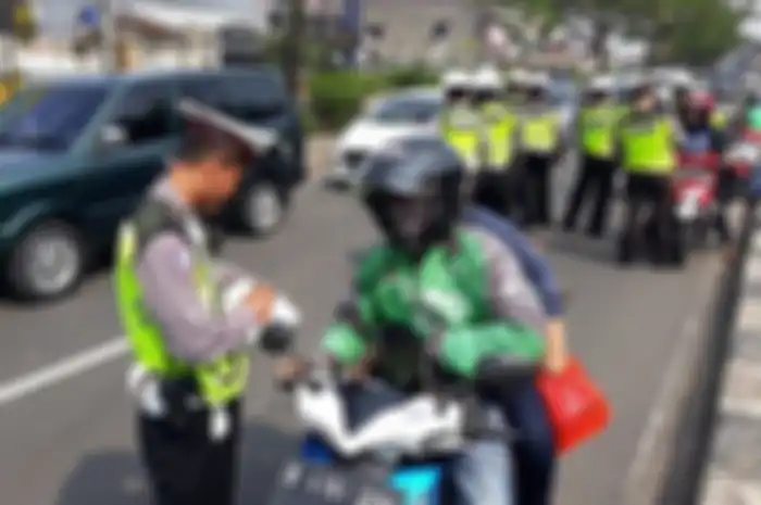 Enggak punya SIM atau SIM mati bisa lolos saat Operasi Patuh Jaya 2020, polisi fokus pelanggaran.