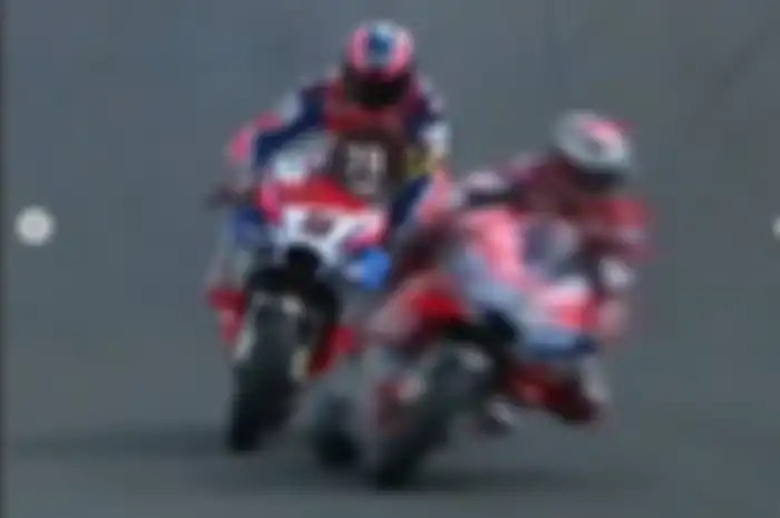 Petrucci nyaris tabrak Lorenzo dari belakang