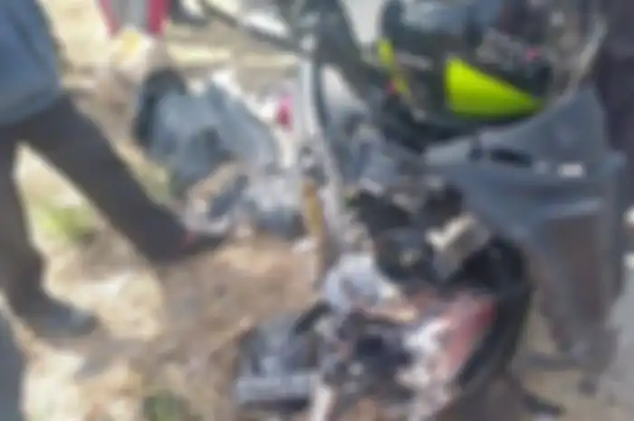 Yamaha NMAX hancur tabrakan dengan Honda CBR 150R.