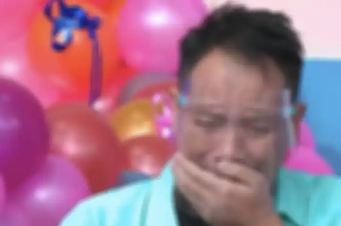 Vicky Prasetyo tiba-tiba bagikan kabar duka.