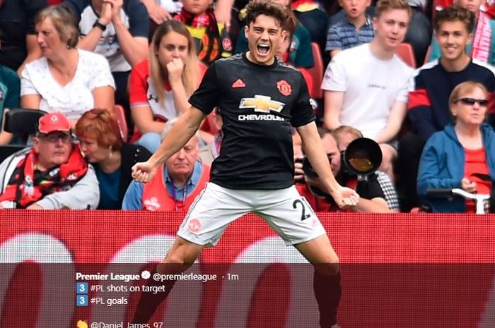 Pemain sayap Manchester United, Daniel James, merayakan gol yang ia cetak ke gawang Southampton.