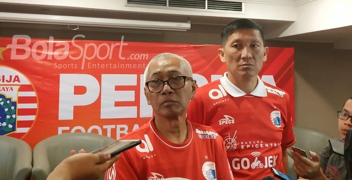 Direktur Utama dan CEO baru Persija Jakarta yakni Kokoh Afiat serta Ferry Paulus dalam jumpa pers di Hotel Atlet Century, Jakarta, Sabtu (9/2/2019).