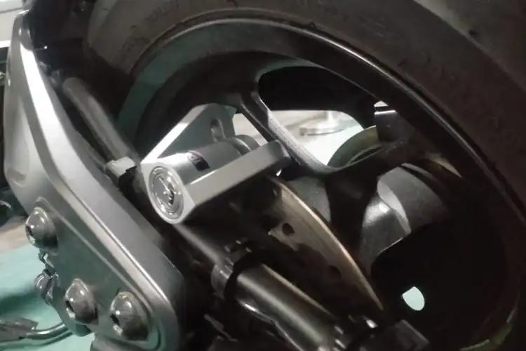 Maling Motor Mikir Dua Kali Mau Curi, Modal Stiker dan Kunci Ganda Bisa Dicoba