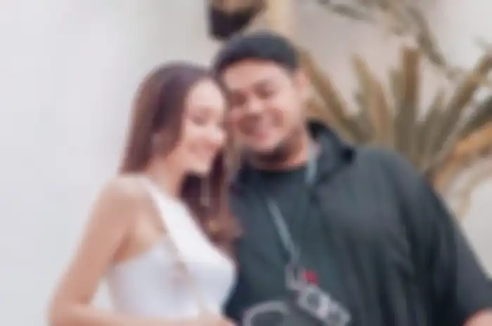 Ivan Gunawan dan Bella Aprilia yang dikabarkan jadi calon istrinya.