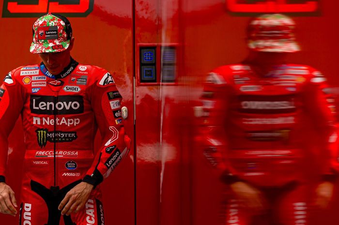 Pembalap Ducati Lenovo, Francesco Bagnaia, pada hari pertama MotoGP Italia 2025 di Sirkuit Mugello, Jumat (20/6/2025).
