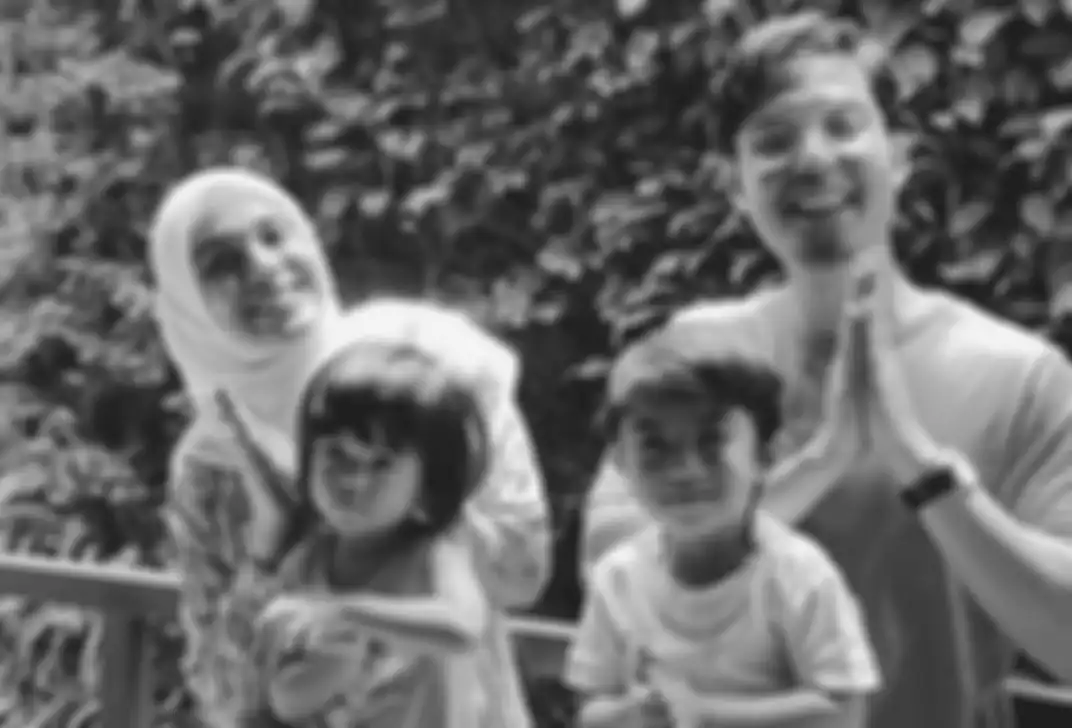 Nycta Gina dan Rizky Kinos bersama anak-anak