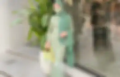 5 Outfit Kondangan Hijab Sage Green yang Lagi Ngetren dan Elegan