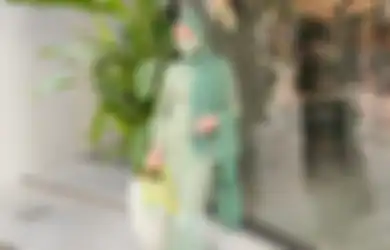 5 Outfit Kondangan Hijab Sage Green yang Lagi Ngetren dan Elegan