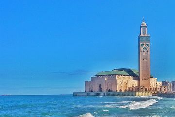 Masjid Hassan II, Bangunan di Atas Gempuran Ombak Samudra Atlantik