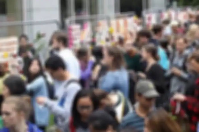 Ratusan mahasiswa University of Canterbury berkumpul melakukan aksi solidaritas untuk korban aksi terorisme di dua masjid kota Christchurch.