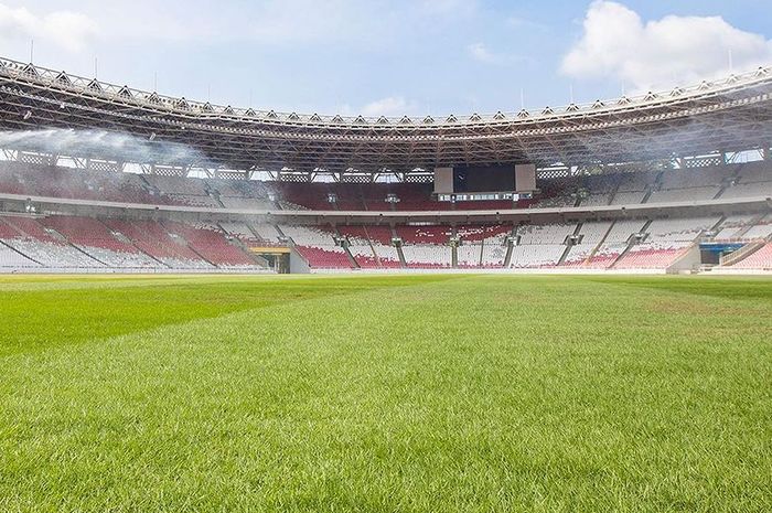 Kondisi terakhir rumput Stadion Utama Gelora Bung Karno, Jakarta, Senin (19/2/2024)