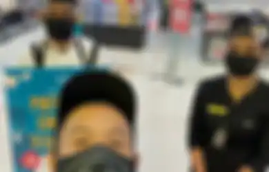 Viral, Ernest Posting Pegawai Bioskop Lagi Jemput Bola Cari Penonton